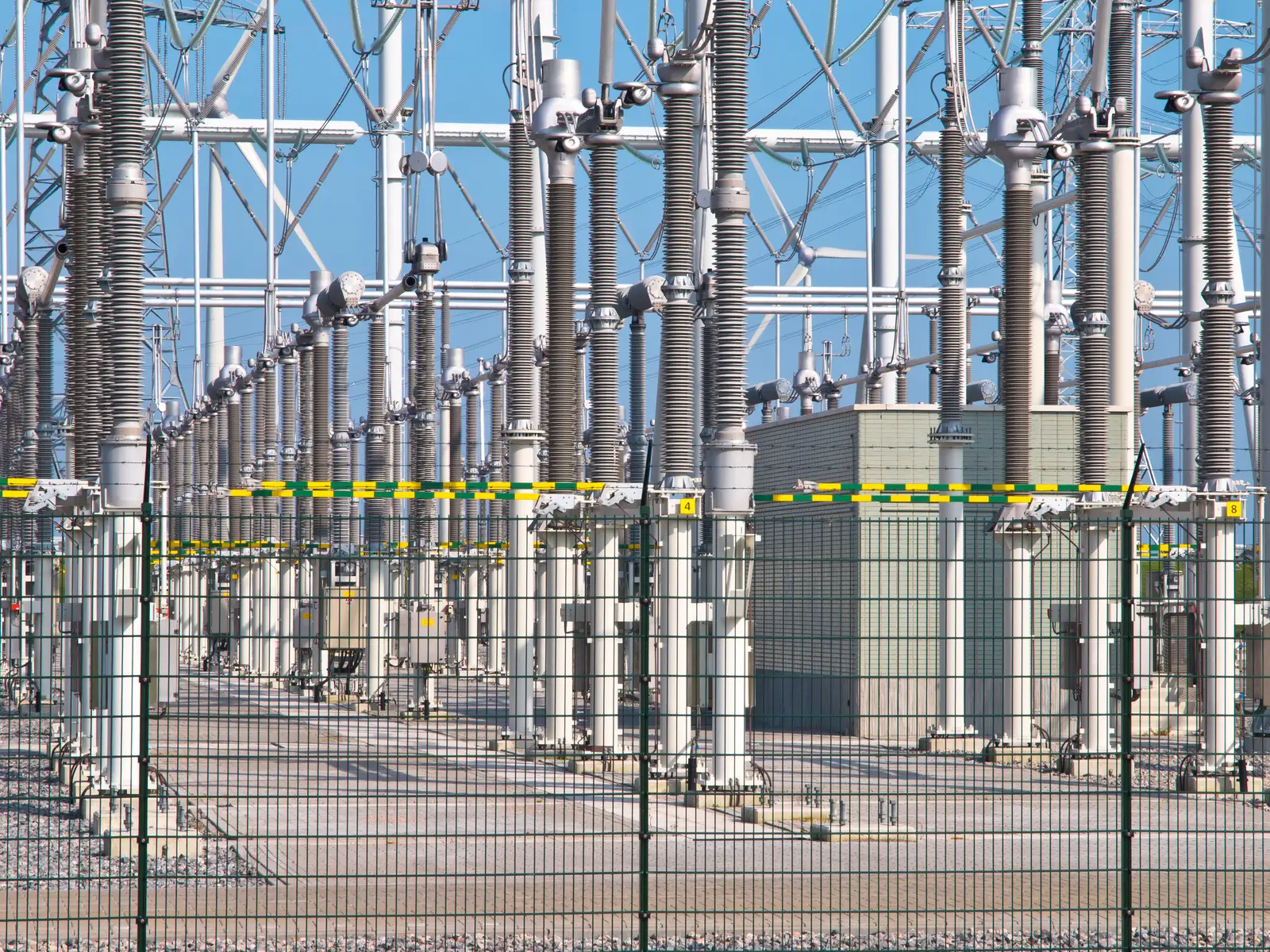 Vaste energiekosten: waarom netbeheerkosten en energiebelasting blijven stijgen